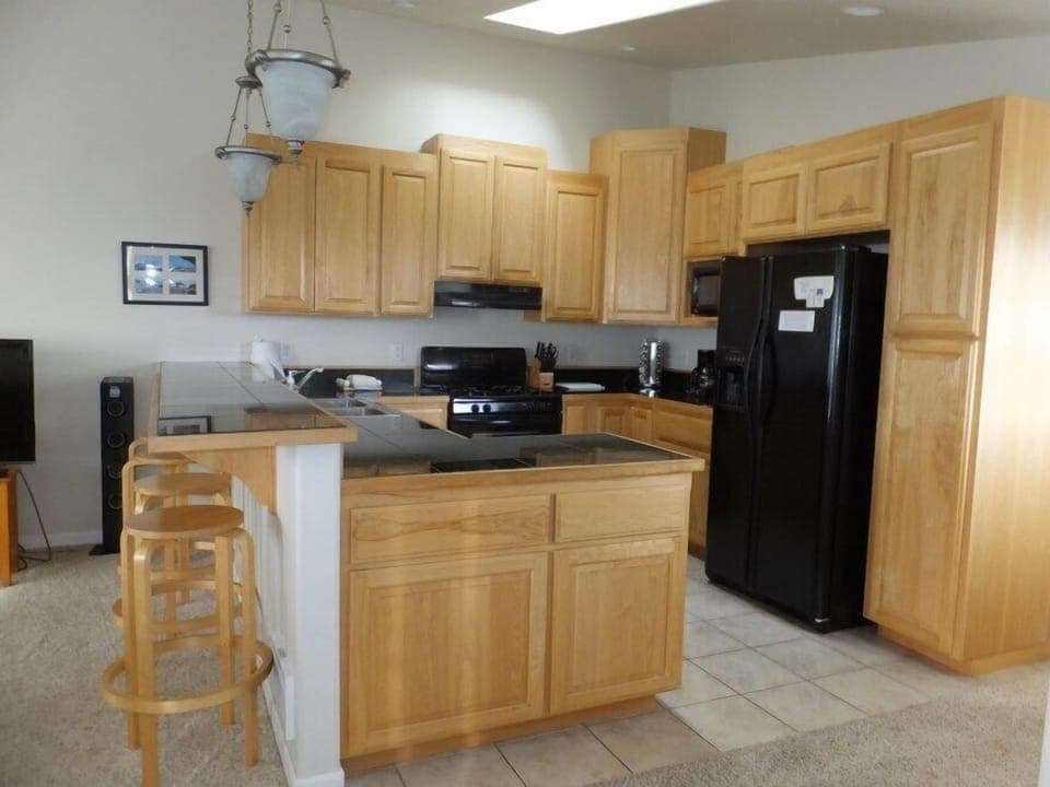 Fully furnished kitchen with eating bar
