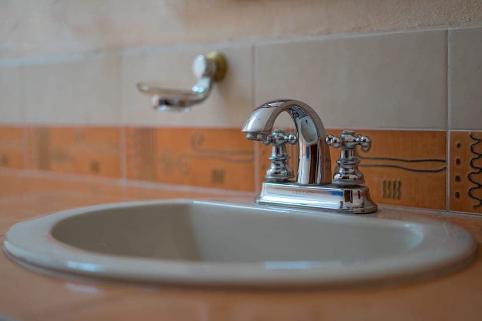 House | Bathroom sink