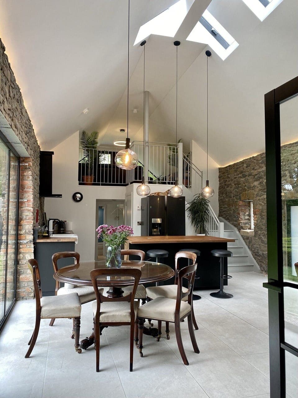 6 Meter high ceilings in the main dining area.