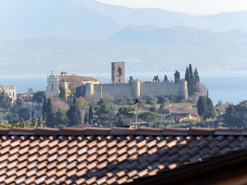Roof, Skyline, City, Metropolitan Area, Urban Area, Sky, Landmark, Human Settlement, Town, Cityscape