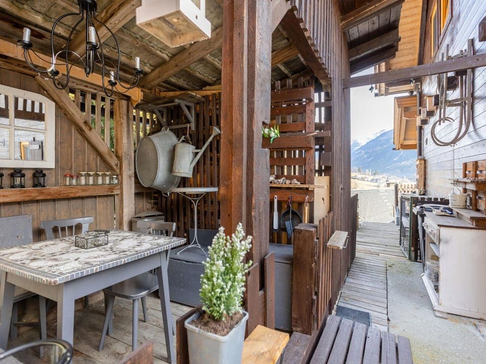 Chalet | Dining