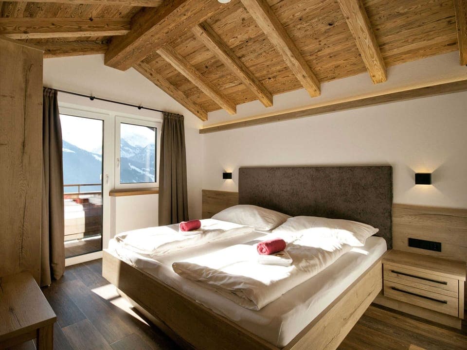 House | 6 bedrooms, bed sheets