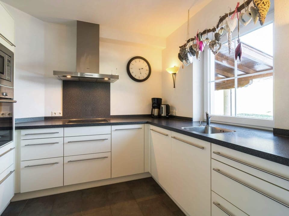 House | Private kitchen | Microwave, dishwasher, highchair