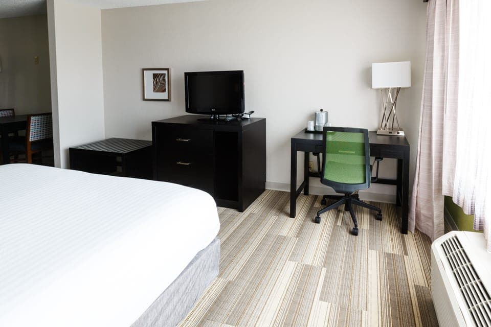 Premium bedding, pillowtop beds, desk, laptop workspace