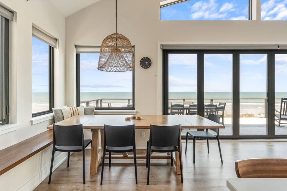Upper unit dining room