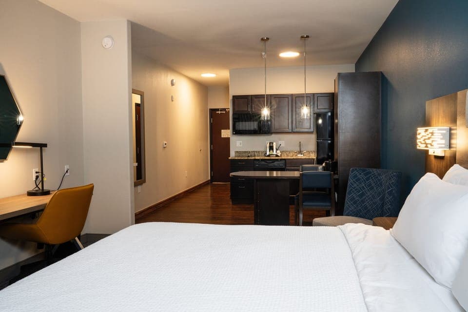 Suite, 1 King Bed | Premium bedding, pillowtop beds, in-room safe, desk