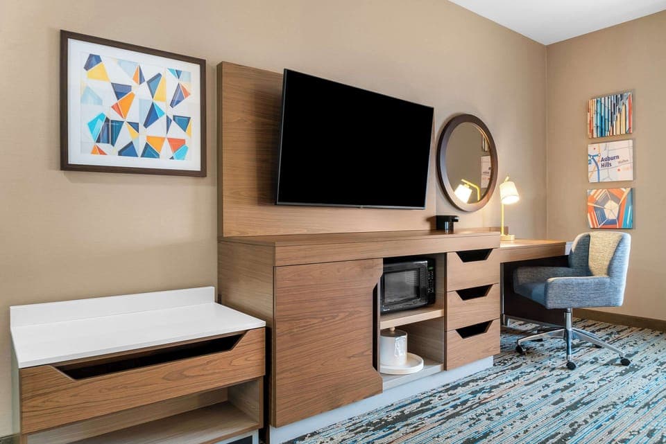 Room, 1 King Bed, Accessible, Non Smoking | Desk, iron/ironing board, free WiFi, bed sheets