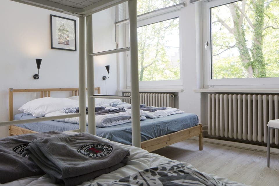 Five-bed room with shared bathroom | Free WiFi