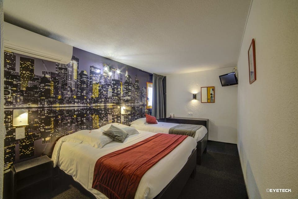 Family Triple Room | Individually furnished, desk, soundproofing, free WiFi