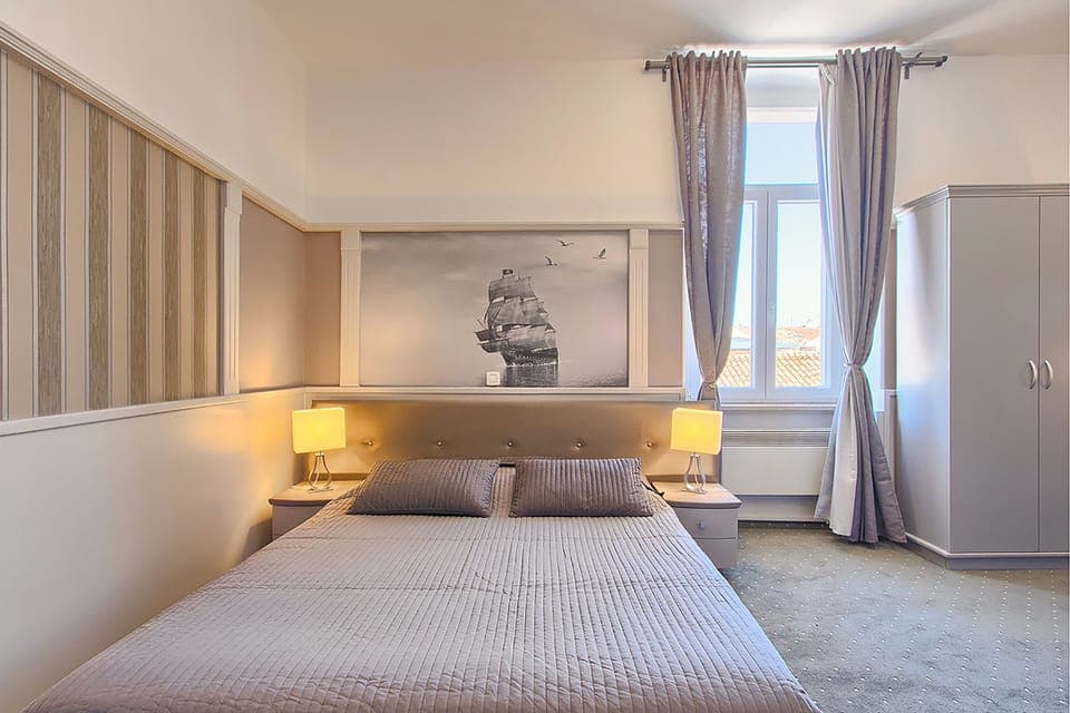 Family Room | Minibar, in-room safe, individually decorated, individually furnished