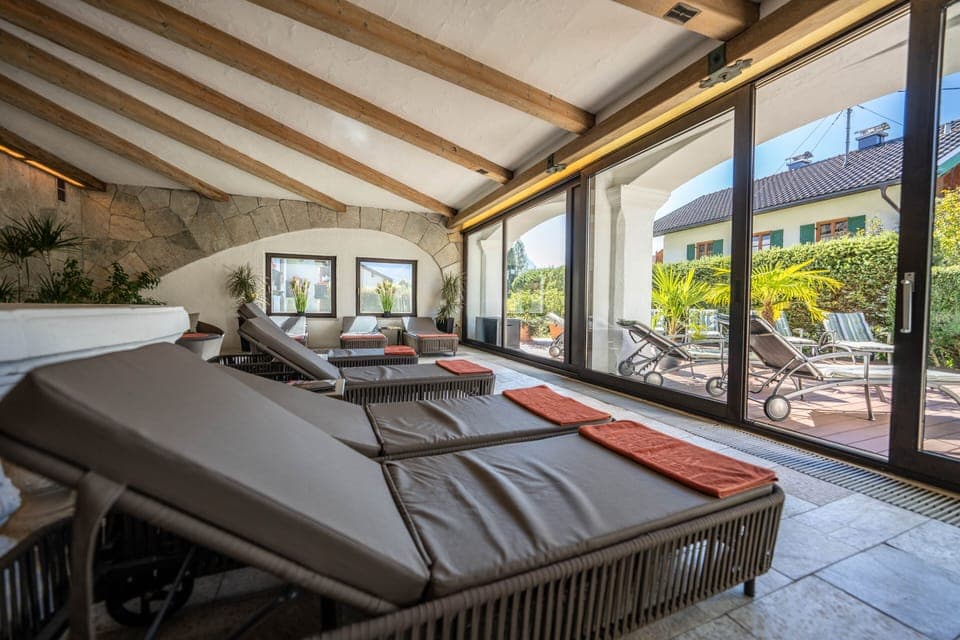 Sauna, hot tub, steam room, body treatments, aromatherapy