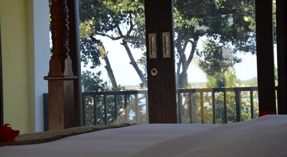 Premium bedding, in-room safe, desk, rollaway beds