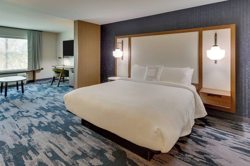 Desk, bed sheets