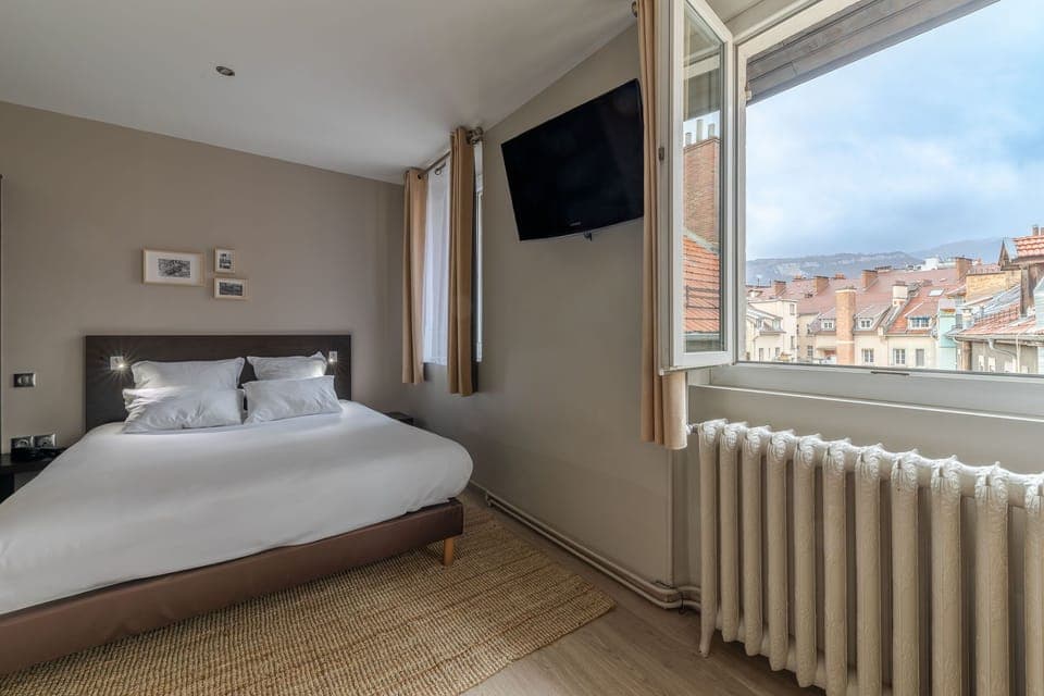 Deluxe Vercors | Premium bedding, memory foam beds, individually decorated