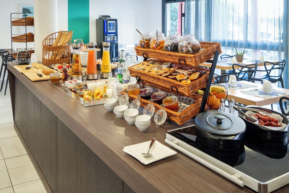 Daily buffet breakfast (EUR 15 per person)