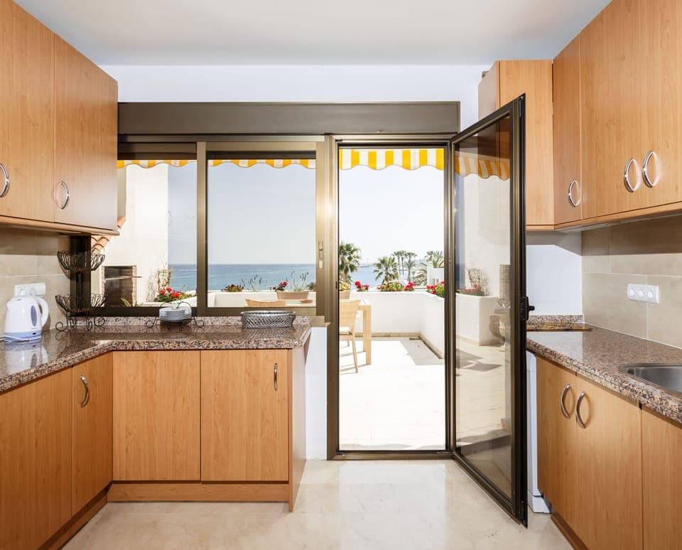 Standard Apartment, 3 Bedrooms | Private kitchen | Full-size fridge, microwave, oven, stovetop