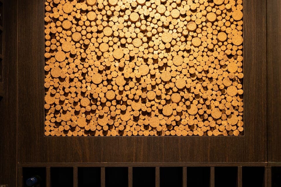 Lunch and dinner served