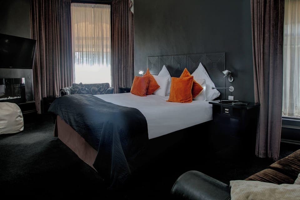 Premium Room | Desk, iron/ironing board, free WiFi, bed sheets