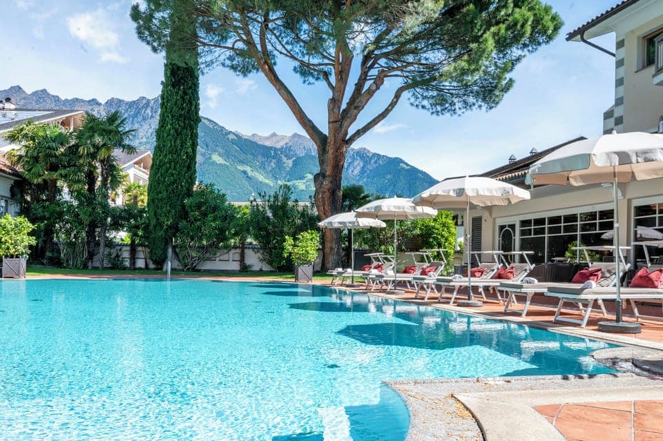 Indoor pool, outdoor pool, sun loungers