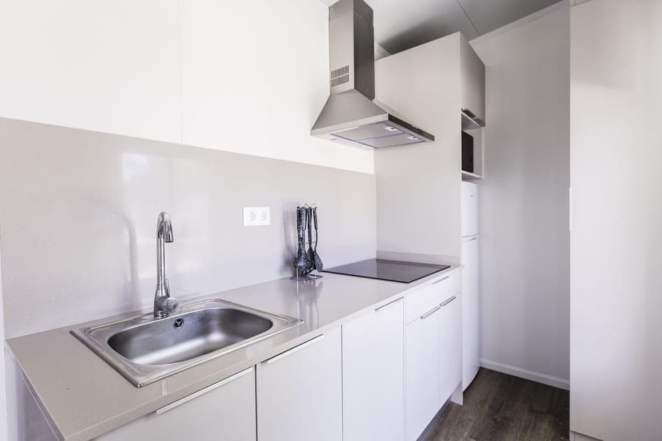 Bungalow (stylo) | Private kitchen | Fridge, stovetop, coffee/tea maker, cookware/dishes/utensils
