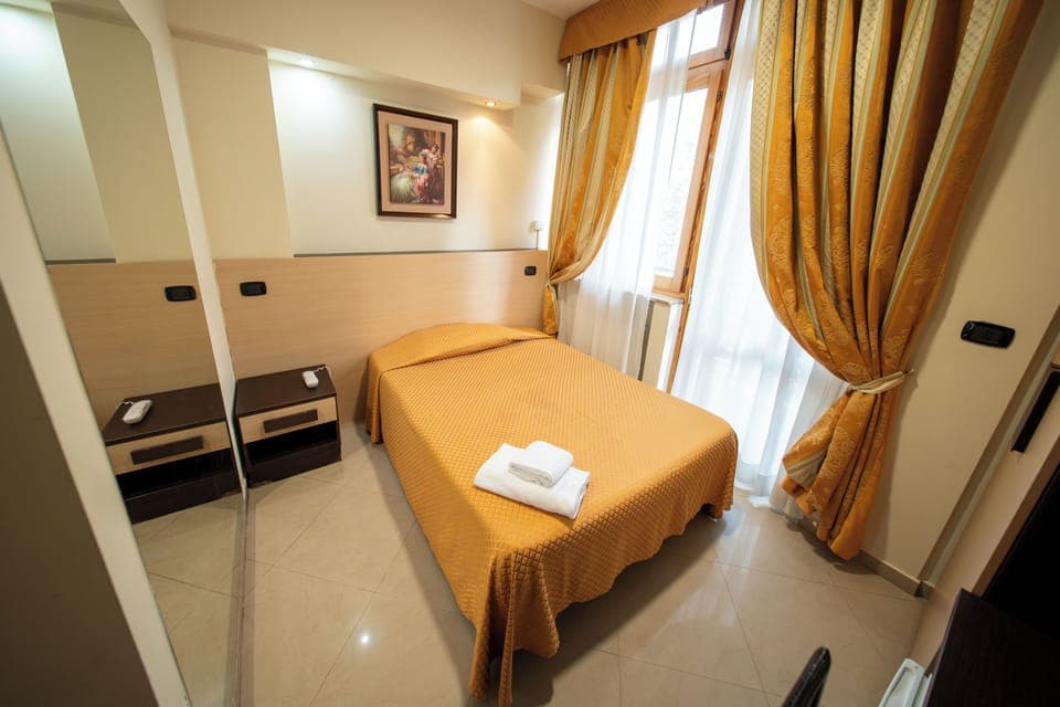 Single Room | Iron/ironing board, free WiFi, wheelchair access