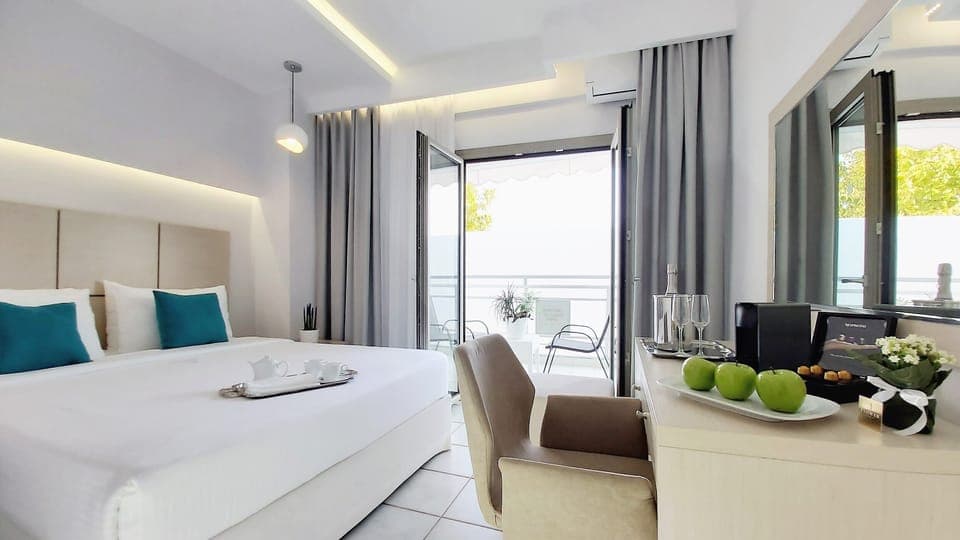 Classic Double Room | Hypo-allergenic bedding, down comforters, Tempur-Pedic beds, minibar