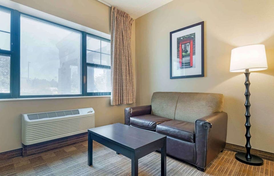 Studio, 2 Double Beds, Non Smoking | In-room safe, desk, free WiFi, bed sheets