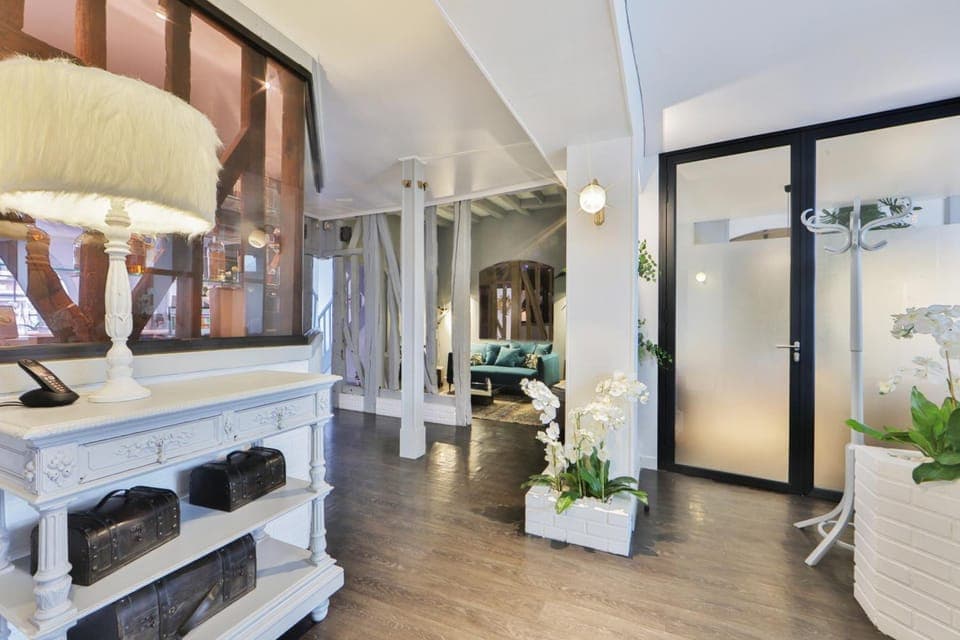 15-inch TV with satellite channels