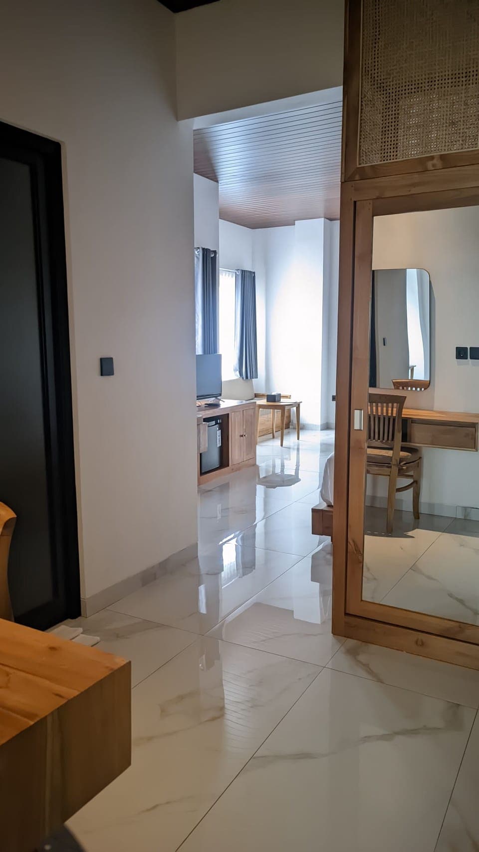 Family Studio Suite | Wardrobe