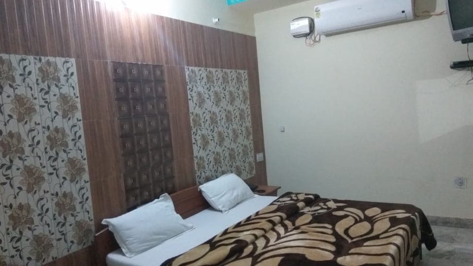 Deluxe Room, 2 Double Beds, Private Bathroom | In-room safe, desk, free WiFi