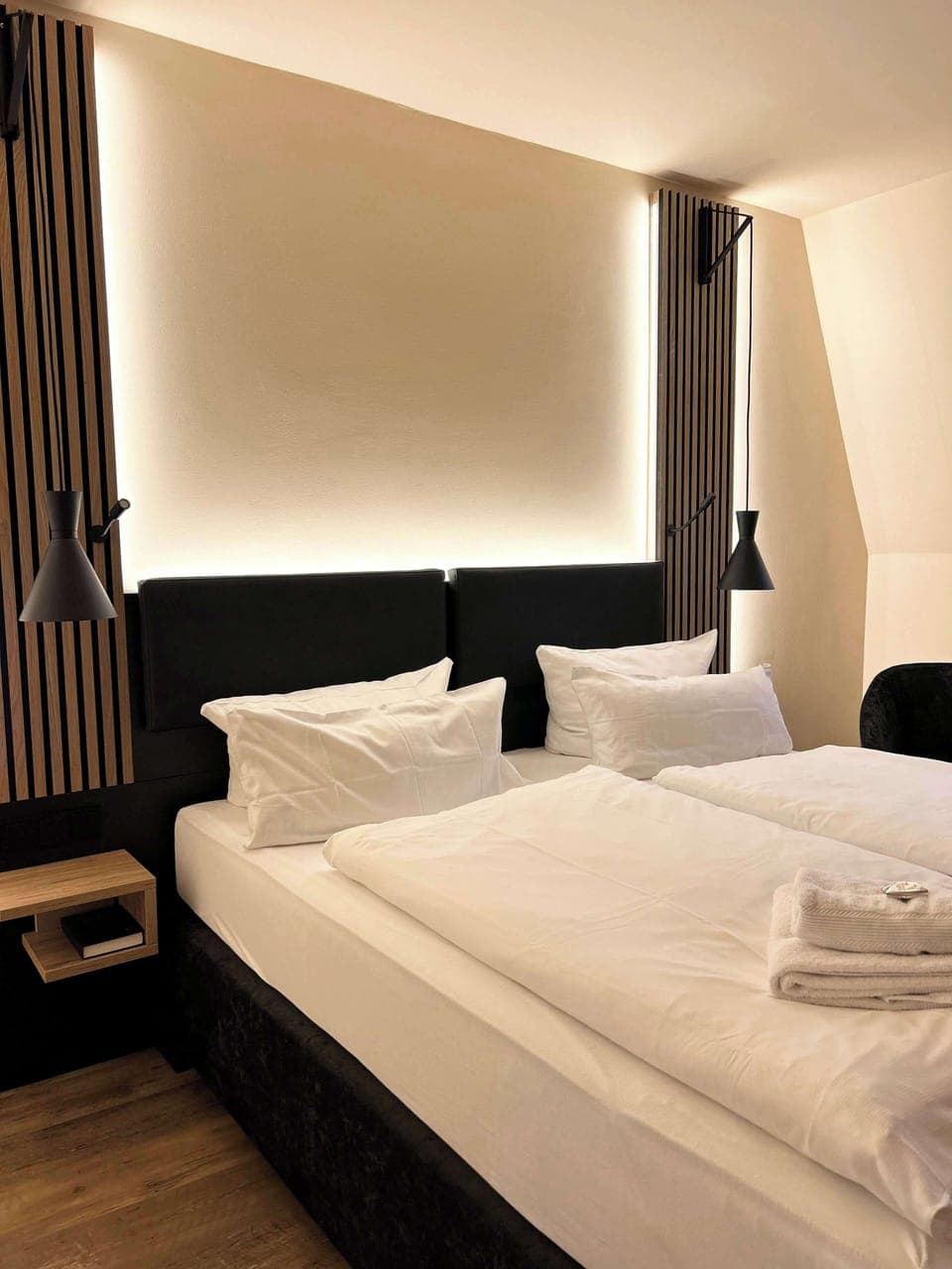 Standard Room, 2 Twin Beds | 1 bedroom, hypo-allergenic bedding, in-room safe, desk