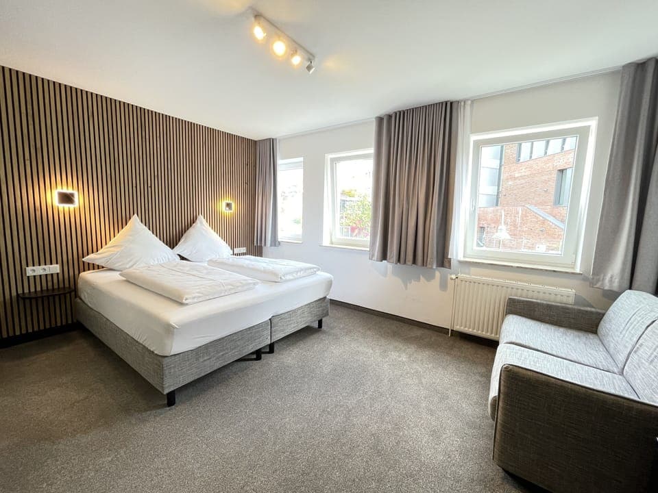 Triple Room | Minibar, in-room safe, desk, blackout drapes