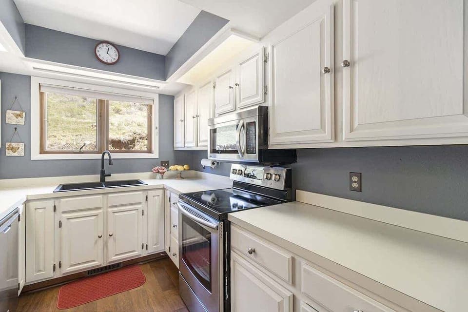 Full kitchen