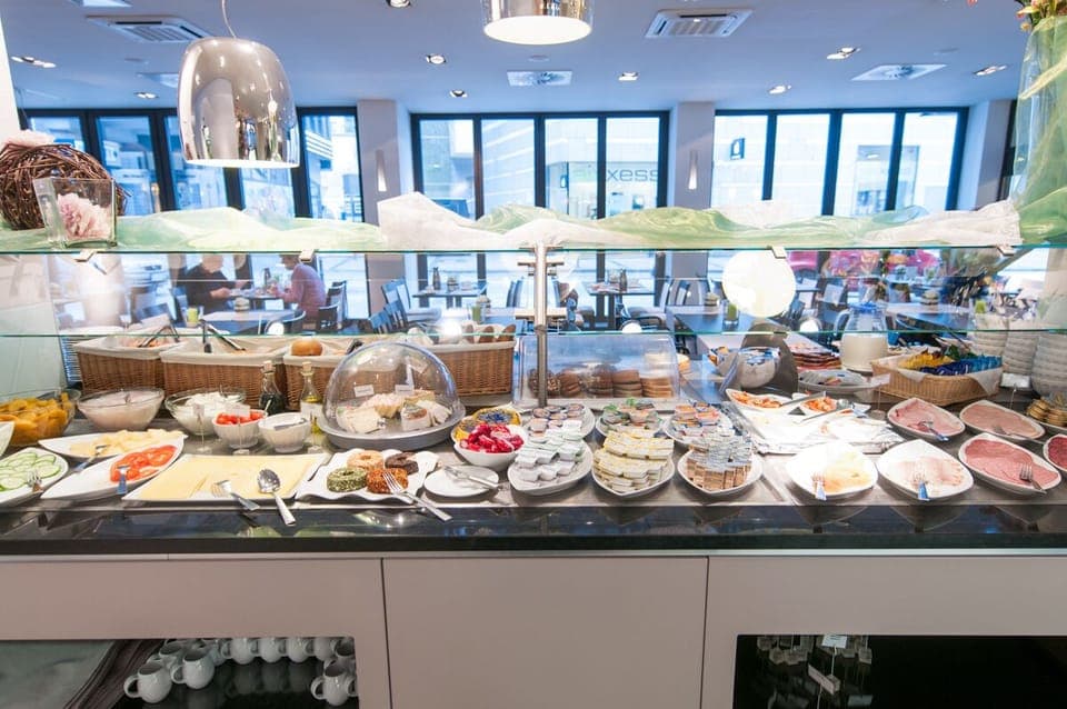 In-room safe, desk, soundproofing, free WiFi