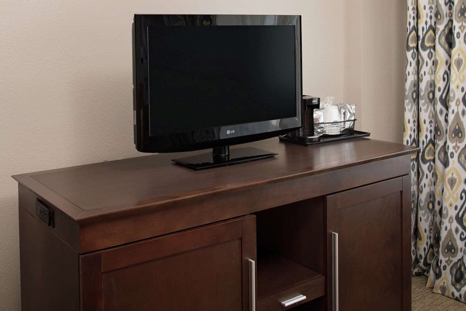 Premium bedding, desk, laptop workspace, free WiFi