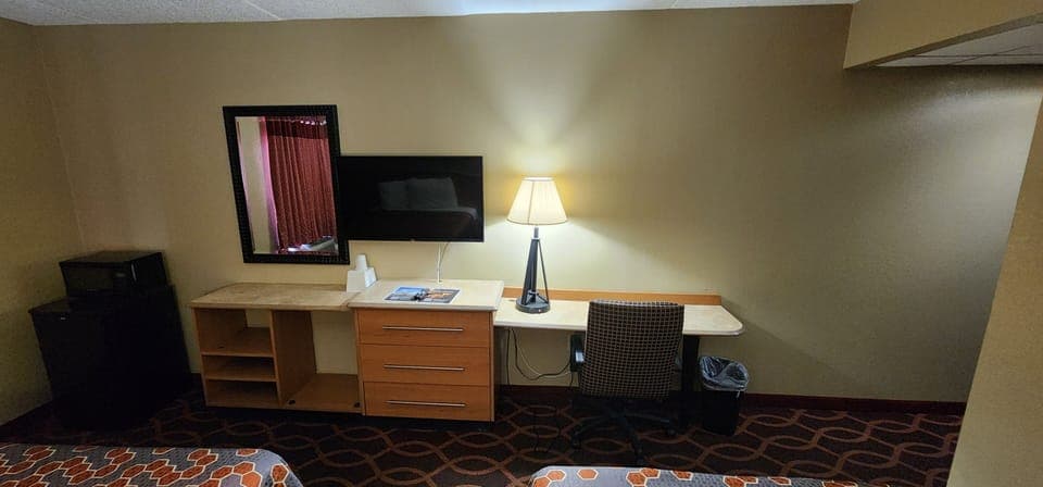 Basic Double Room | Desk, iron/ironing board, Internet, bed sheets
