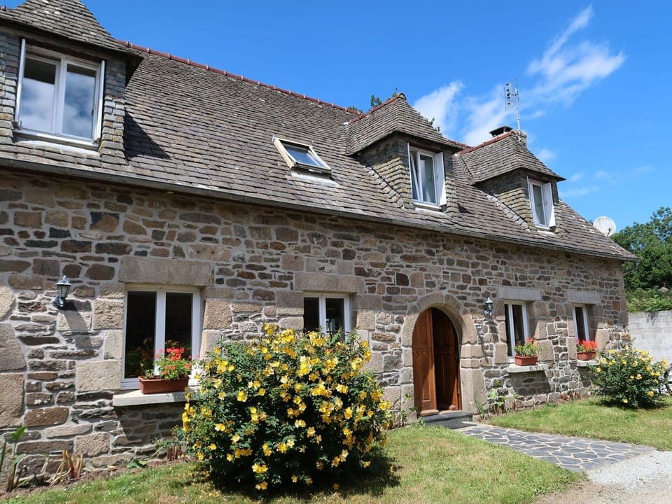 Property, House, Cottage, Building, Home, Farmhouse, Real Estate, Residential Area, Roof, Window