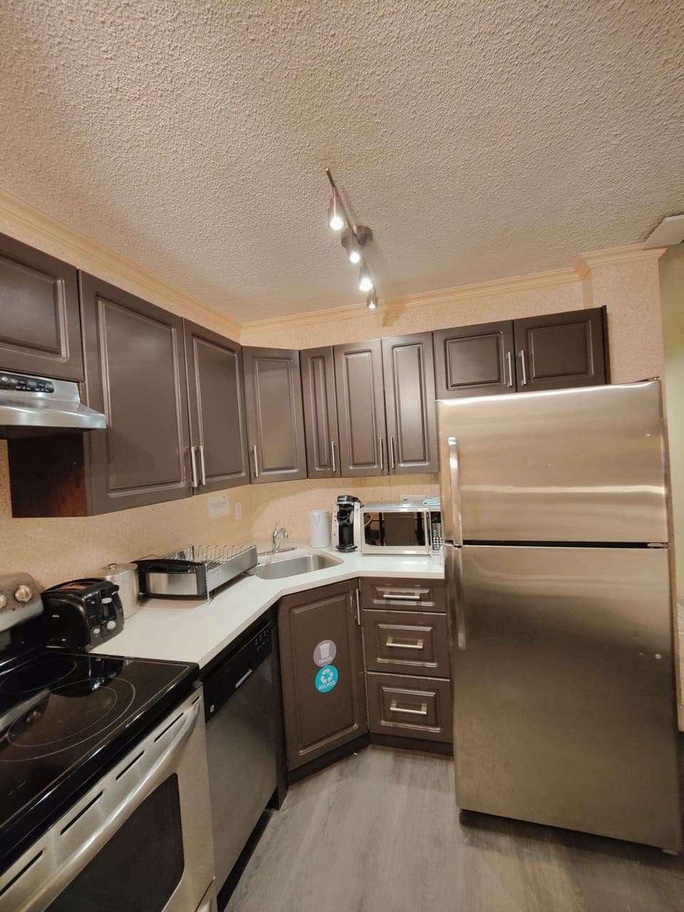  Penthouse Apartment with Patio, Harbour & City view | Private kitchenette | Microwave, coffee/tea maker, electric kettle, toaster