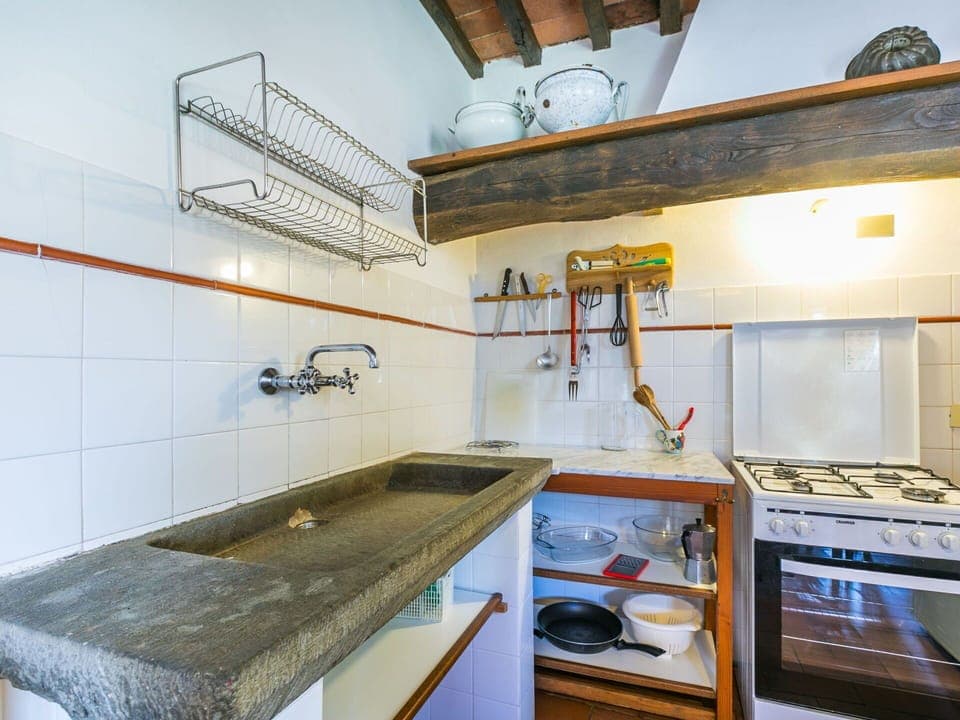 Property, Kitchen Sink, Building, Tap, Sink, Interior Design, Wood, Countertop, Kitchen, House