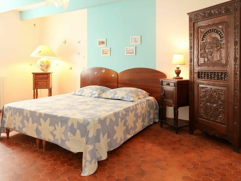 Bedroom, Furniture, Bed, Room, Bed Sheet, Property, Bed Frame, Floor, Bedding, Interior Design