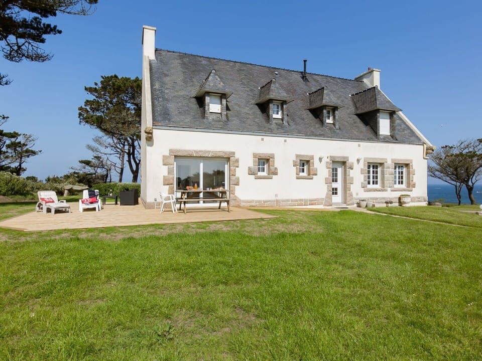 Sky, Building, Property, Window, Plant, House, Tree, Land Lot, Grass, Cottage