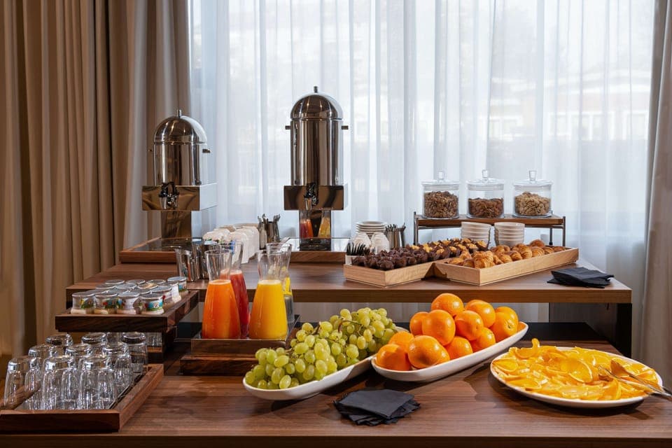 Daily full breakfast (EUR 15.00 per person)