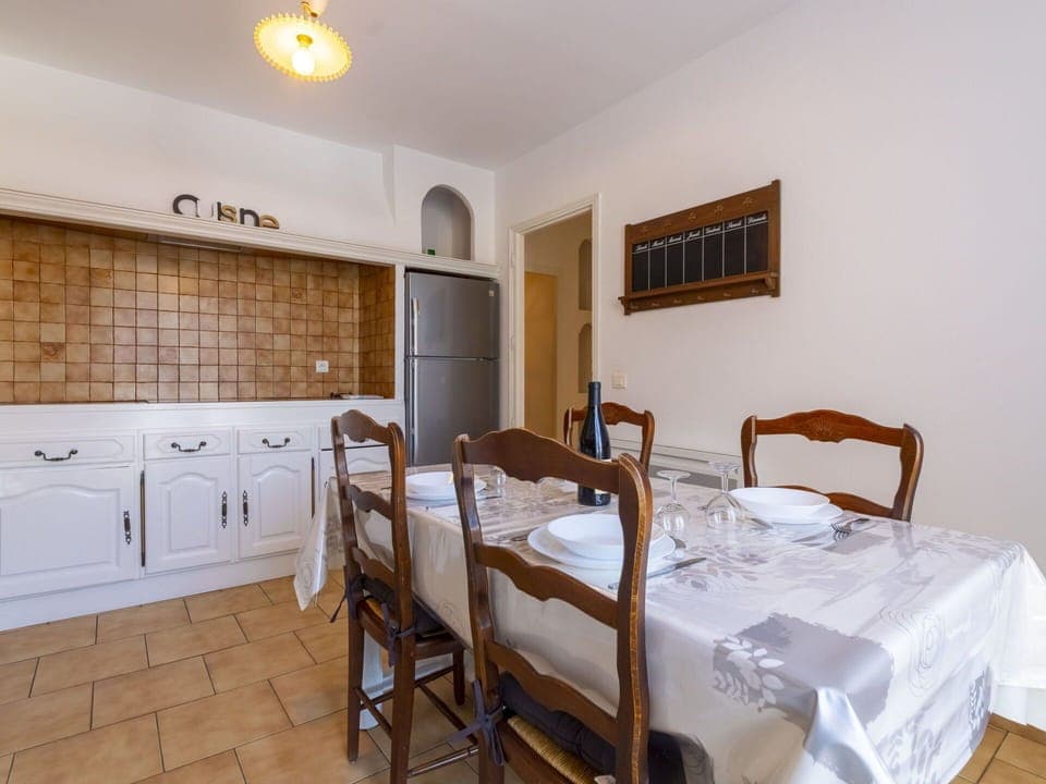 Furniture, Property, Building, Cabinetry, Interior Design, Wood, Lighting, Drawer, House, Comfort