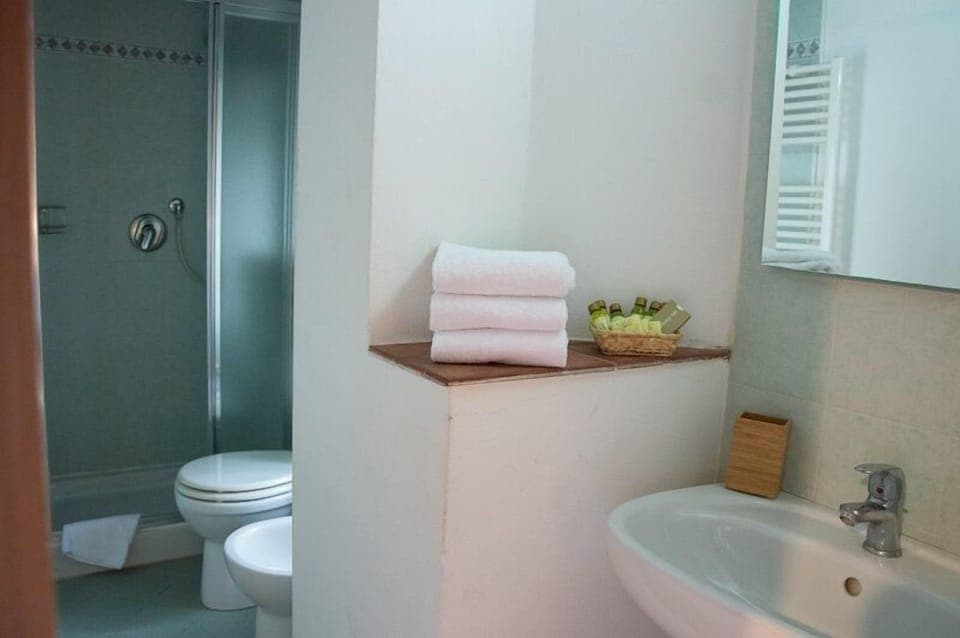 Triple Room | Bathroom | Shower, towels