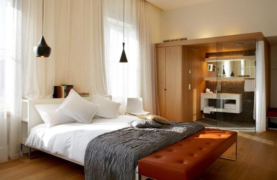 Deluxe Double Room | Hypo-allergenic bedding, free minibar, in-room safe, desk