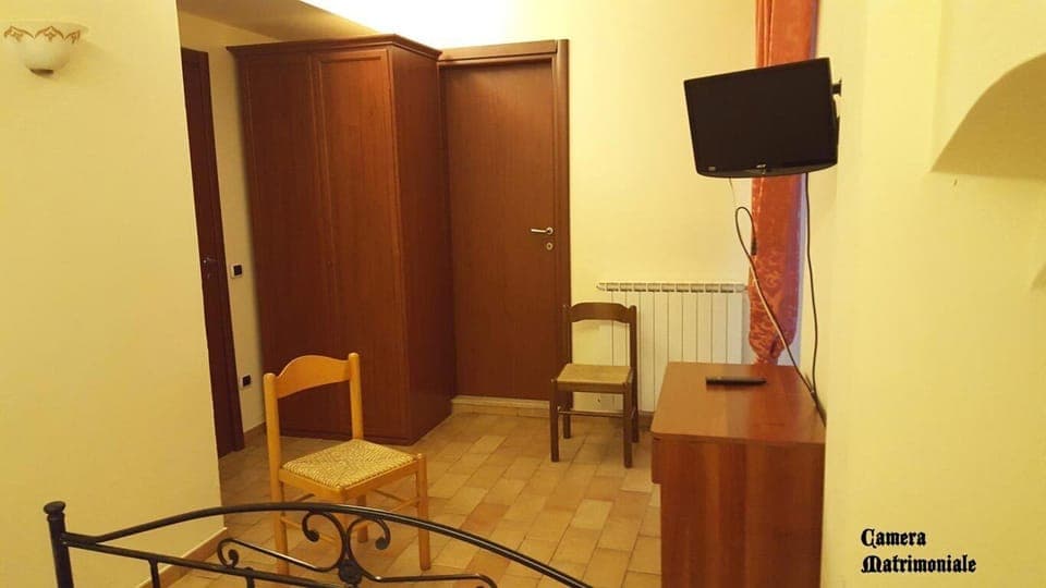 Double Room, Non Smoking | Minibar, desk, blackout drapes, soundproofing