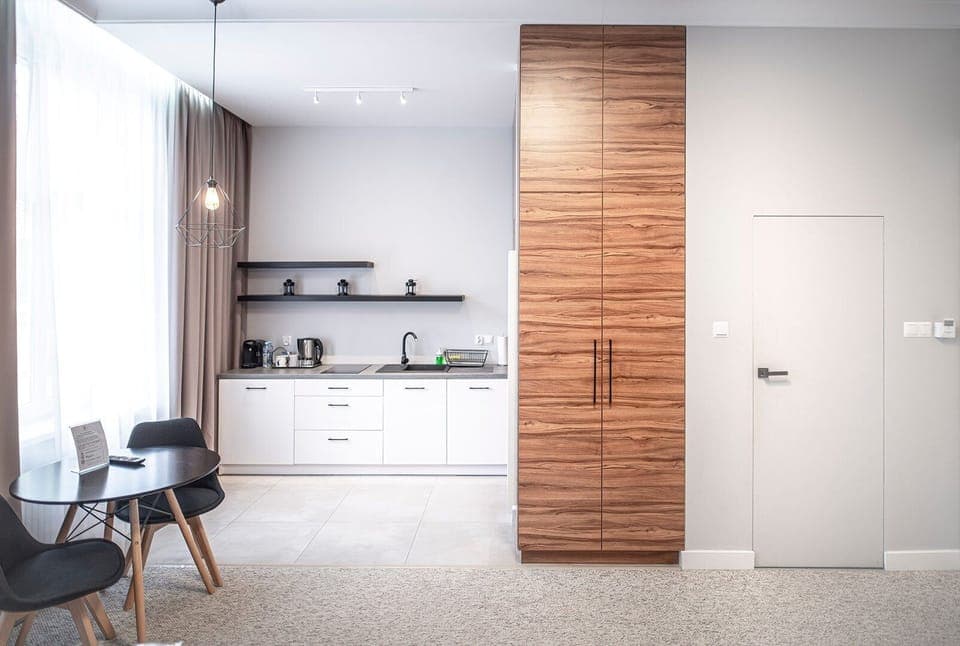 Deluxe Studio Suite, 1 Bedroom, Non Smoking, Allergy Friendly | Free minibar, desk, iron/ironing board, free WiFi