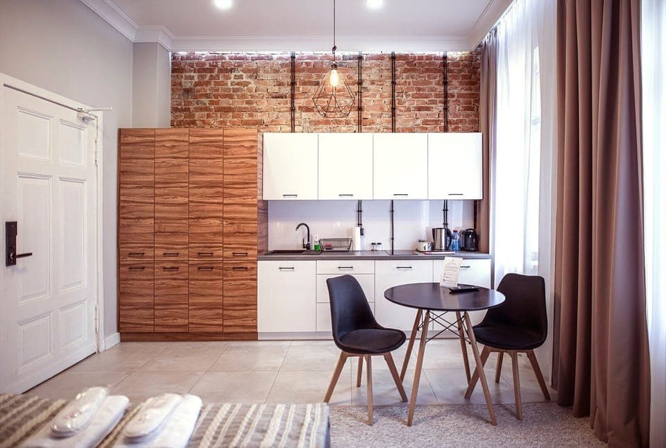 Deluxe Studio Suite, 1 Queen Bed | Free minibar, desk, iron/ironing board, free WiFi