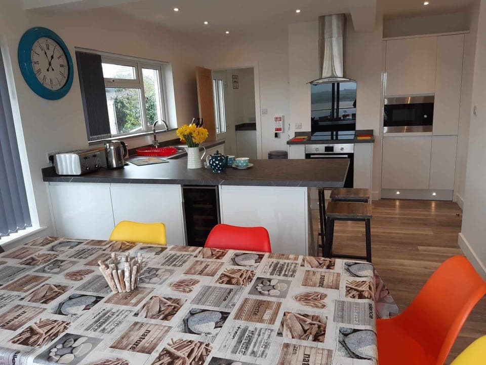 Open plan kitchen diner