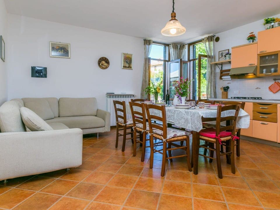 Cloud, Plant, Sky, Property, Window, Building, Fence, House, Land Lot, Neighbourhood